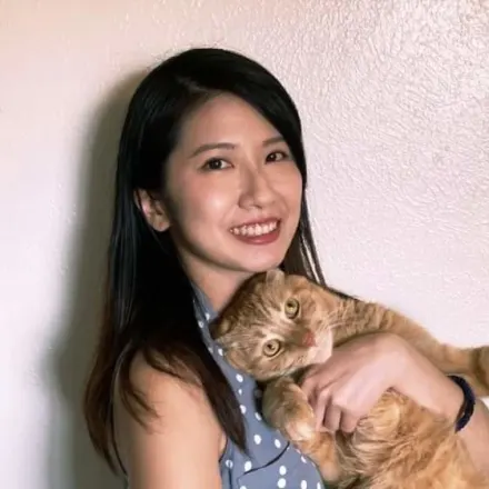 Dr. Yi-An Yang holding a cat